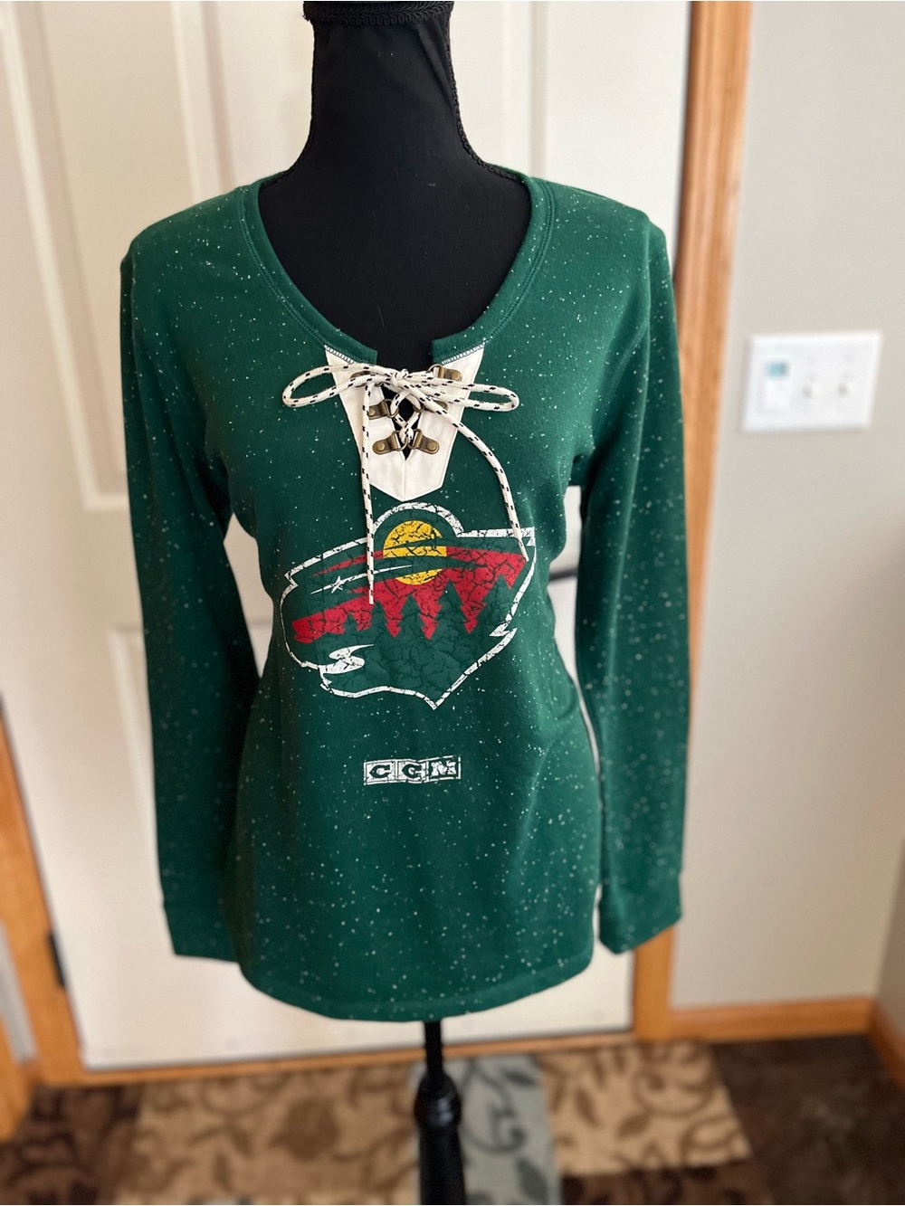 Women’s NHL CCM lace up green speckled distressed Minnesota Wild henley shirt.XL